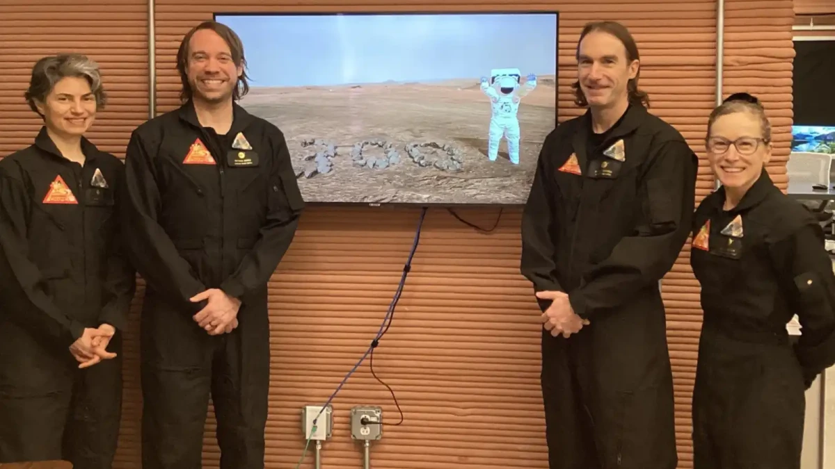 Po 378 dnech opustili 4 vědci prostory simulující podmínky na Marsu!