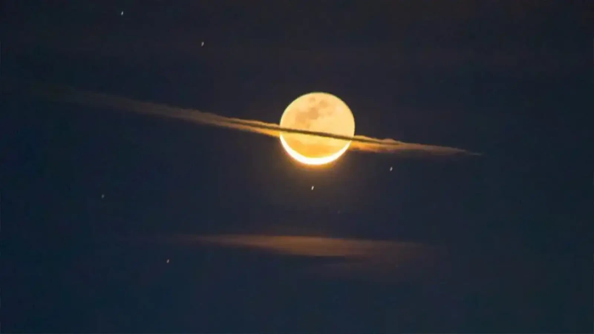 Když se Měsíc převleče za Saturn