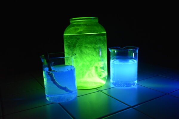 fluorescence - kůra kaštanu (jírovce), fluorescein a chinin